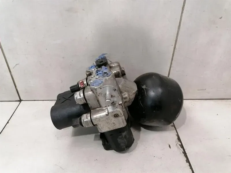 Mercedes S-Class W221 Hydraulic Valve A2213200258 Hydraulic Valve FAULTY-