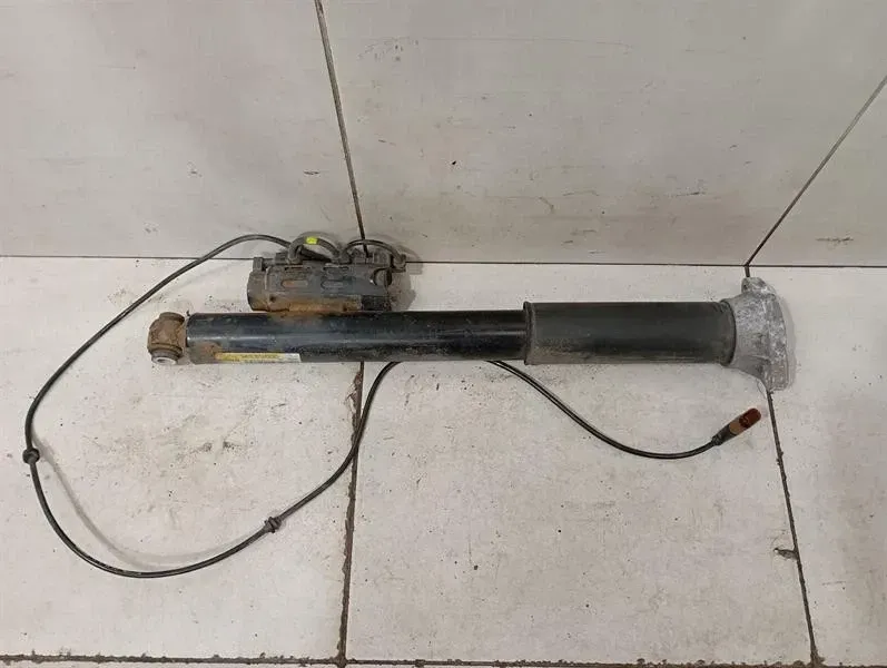 Mercedes W205 Coupe AMG Shock Absorber RLH A2053206402 Rear Shock Absorber -