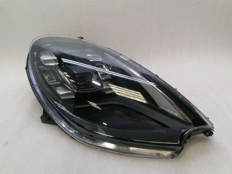 2017-2018 Porsche Macan 95B Right Headlight 95B941040J LED Headlight Right-