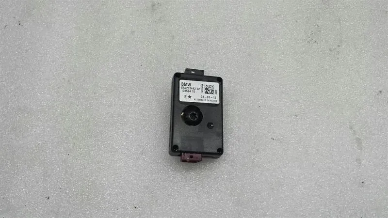 BMW 3 Series F30 Antenna 9231442 Antenna Amplifier