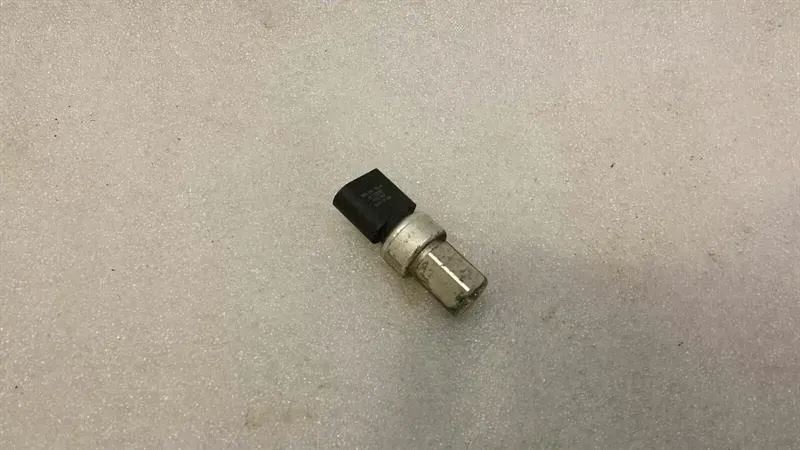 Audi A3 8P pressure switch air conditioning 1K0959126A A/C pressure switch