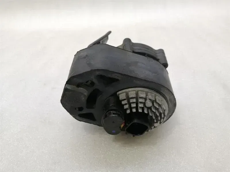 Tesla Model S 70 Additional Cooling Pump 6007373-00-E Coolant Pump Pump