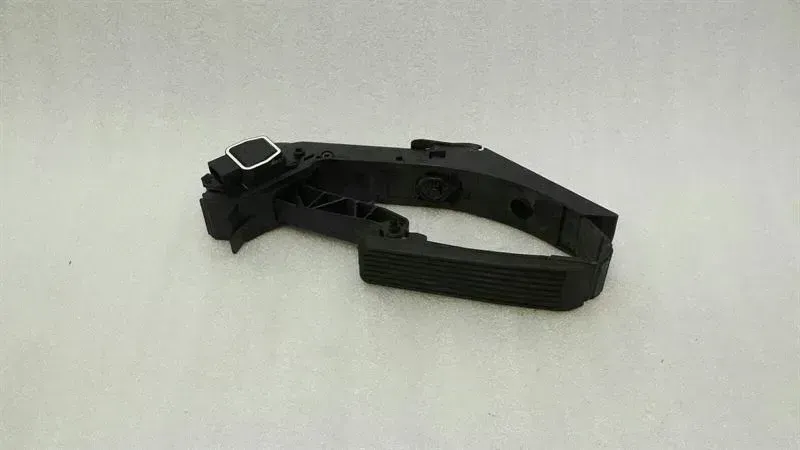 Mercedes S-class W221 W216 Gas Pedal (Electrical) A2203000104 Accelerator Pedal