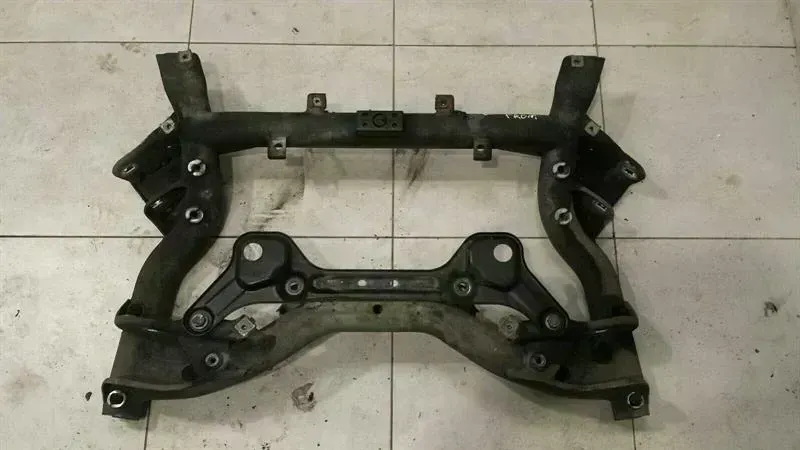 Mercedes E Class W207 W204 Beam / Subframe Front A2046281057 Front Axle Carrier