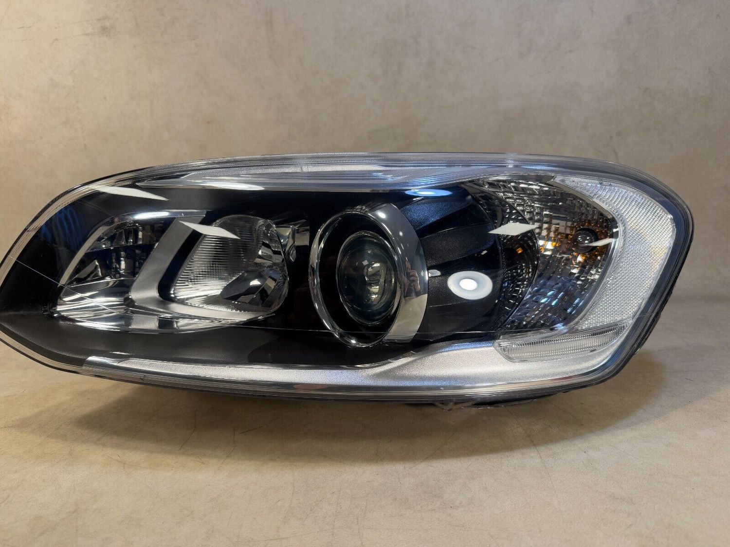 VOLVO XC60 FACELIFT XENON ADAPTIVE LEFT LH HEADLIGHT LHD 8 PIN 31395896