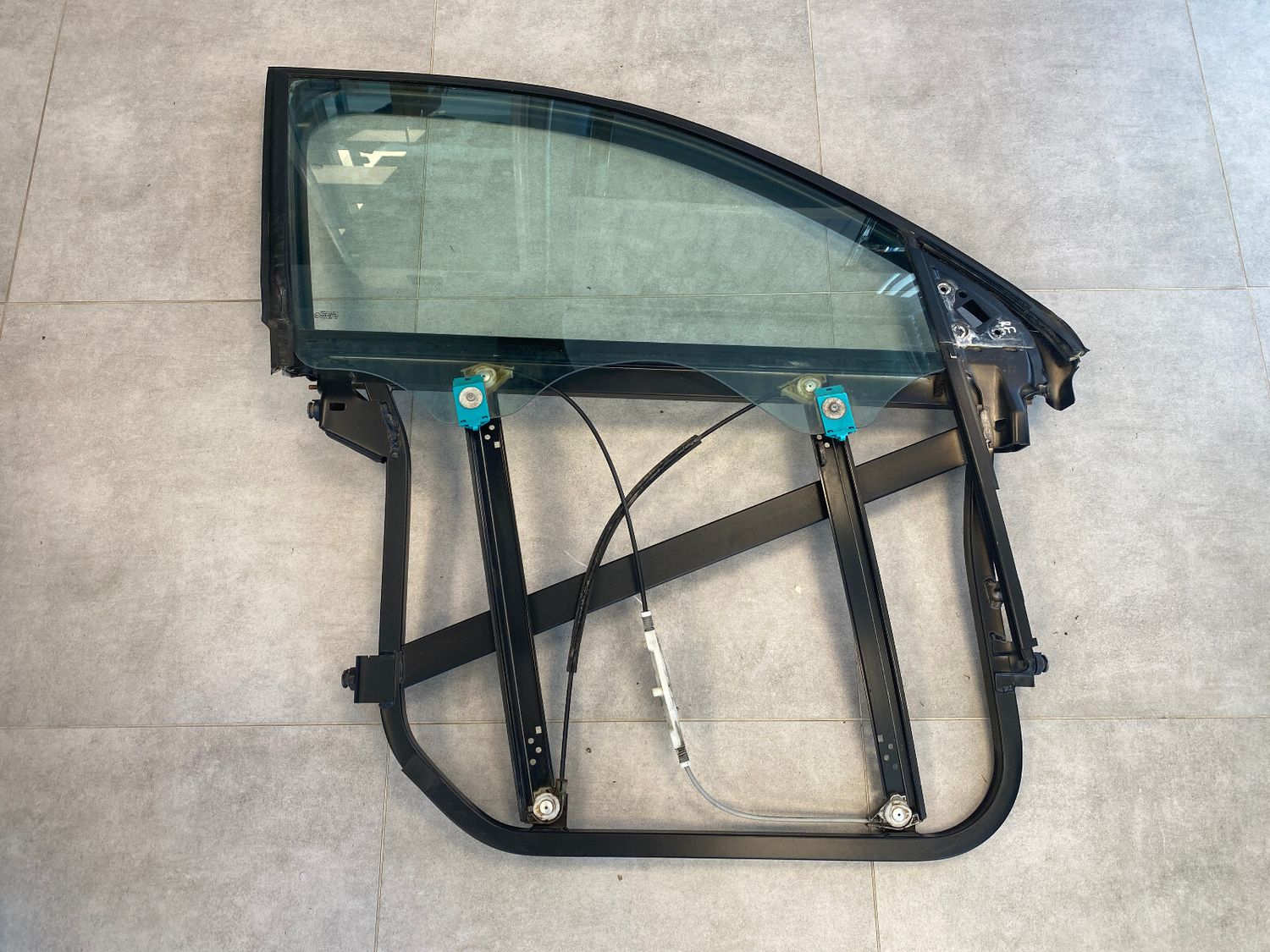 VW Touareg GENUINE Right Front Window Lift With Glass 7L0837354