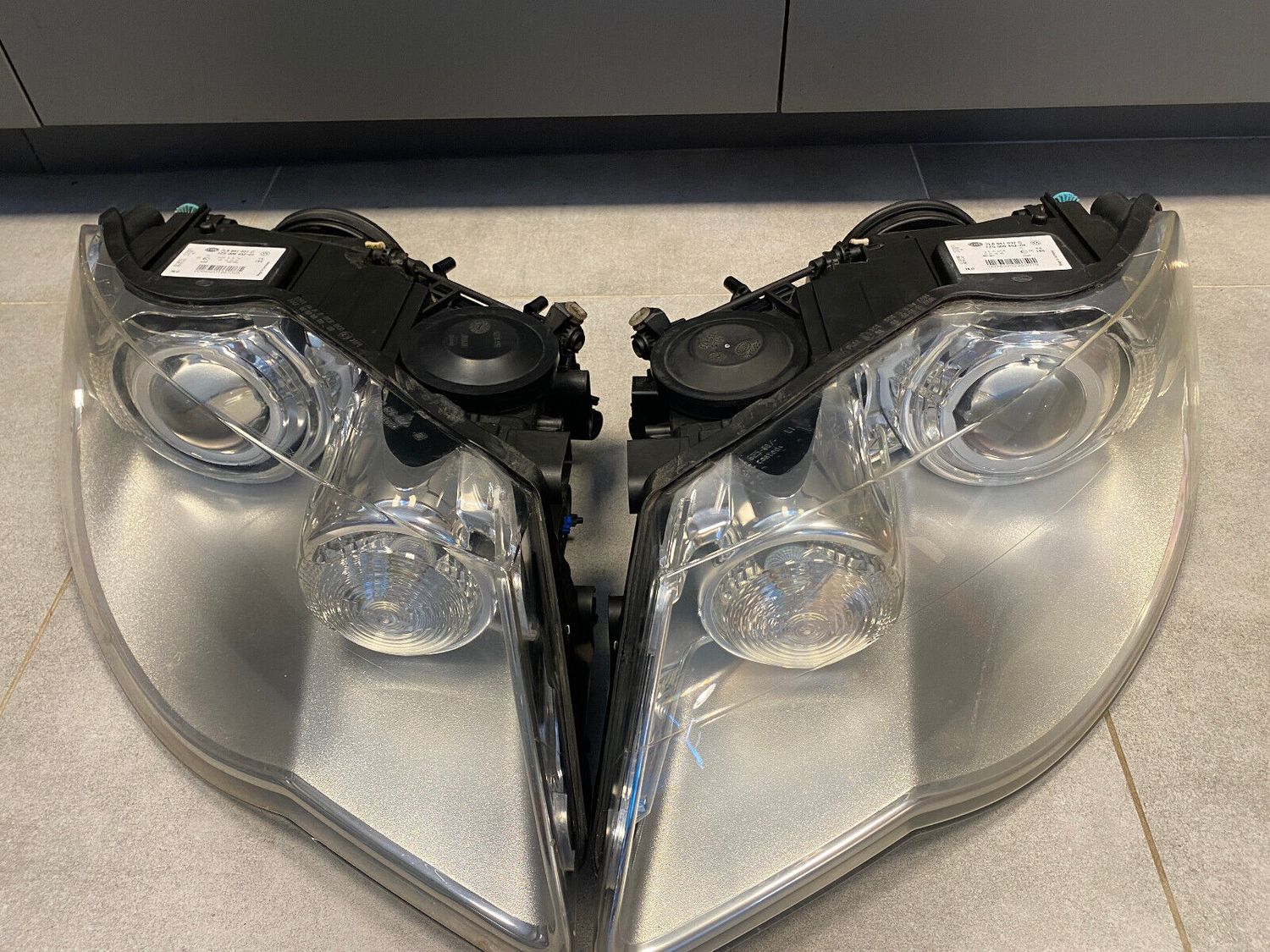 VW Touareg GENUINE LH &amp; RH Xenon Dynamic Headlight SET LHD Facelift 07-09 year