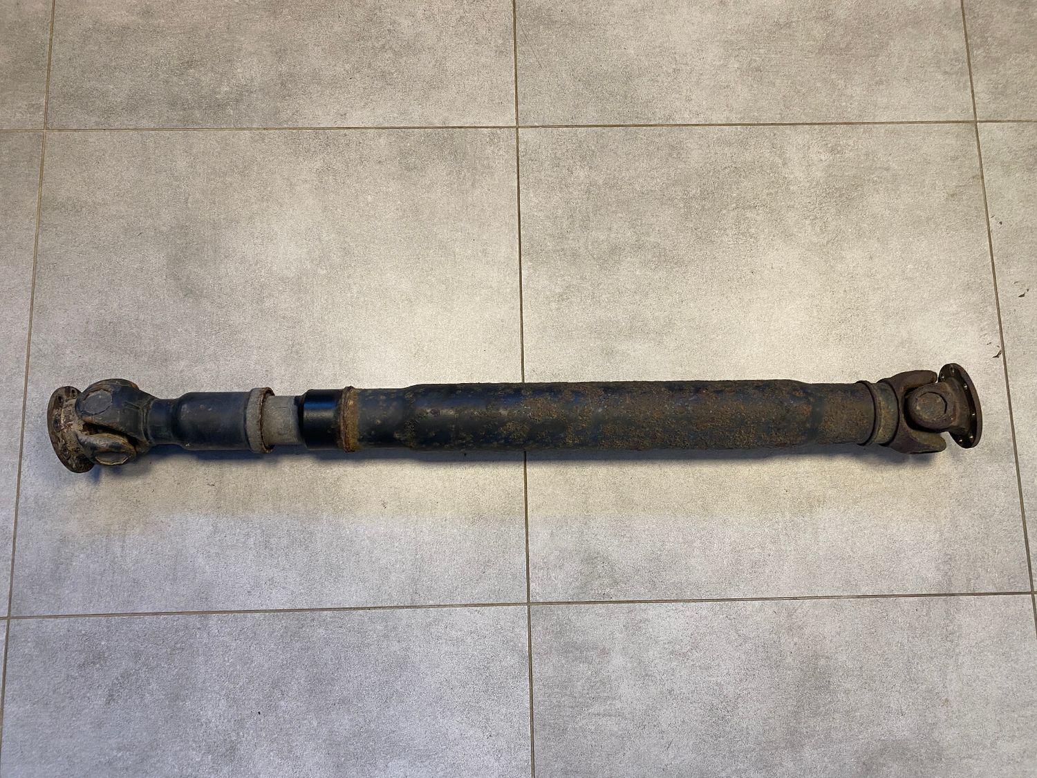 Mercedes G class W463 Genuine Rear Shaft Distributor A4604102118