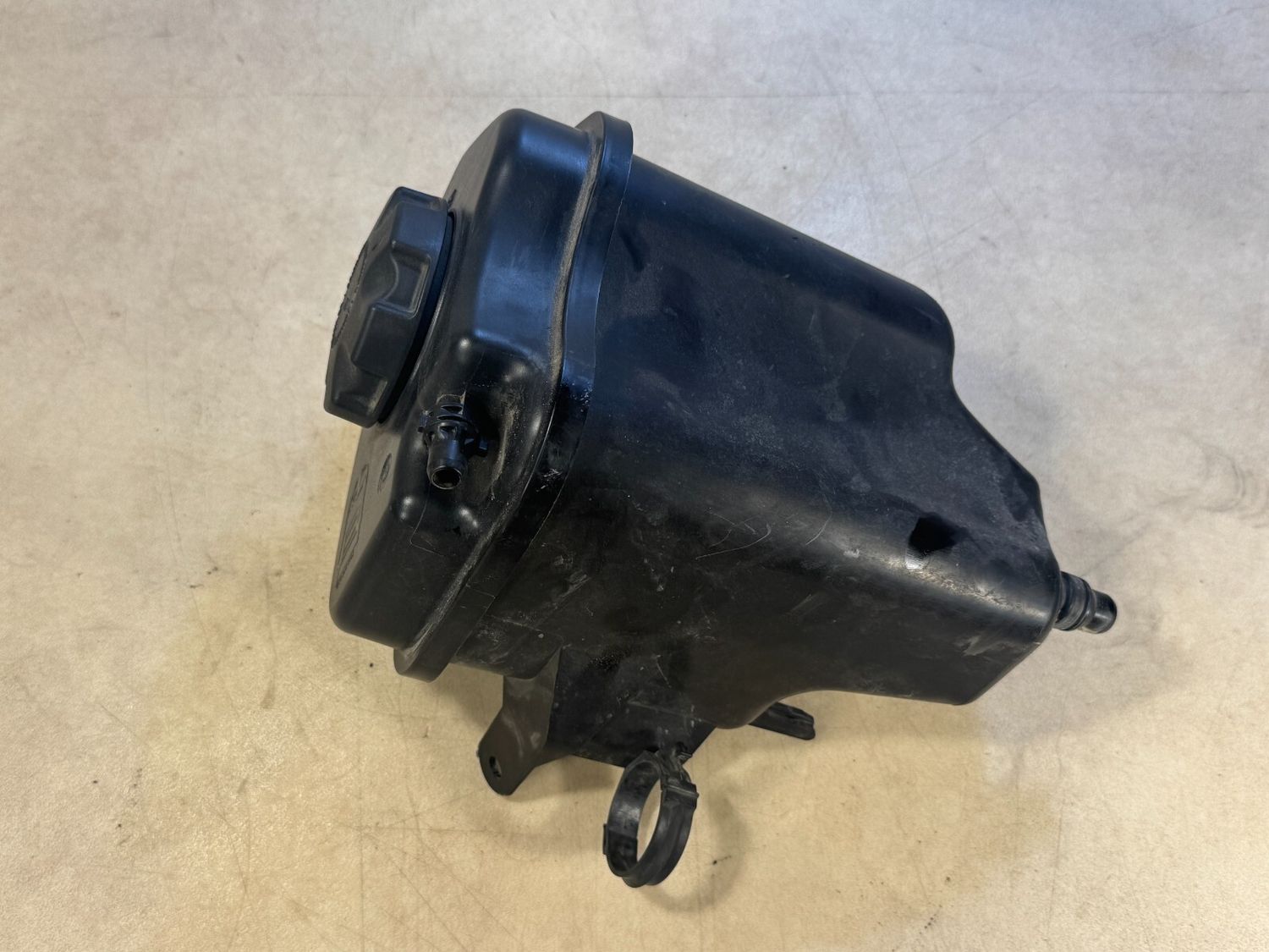 BMW X5 E70 E71 F15 F85 X6 E71 E72 F16 NGINE COOLANT EXPANSION TANK 17137552546