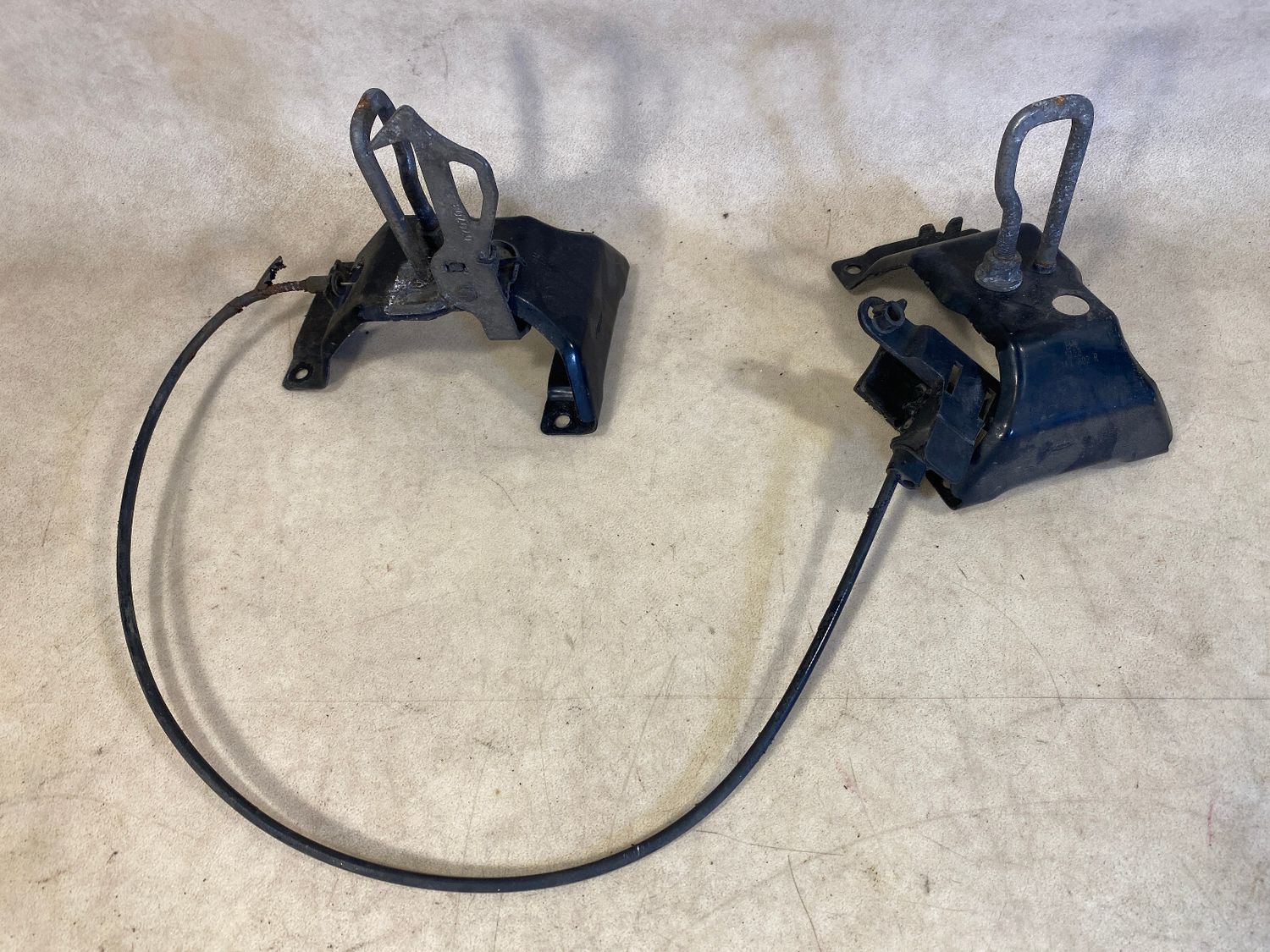 GENUINE BMW E70, E71, E72 X5 X6 Lock Upper Section Left &amp; Right