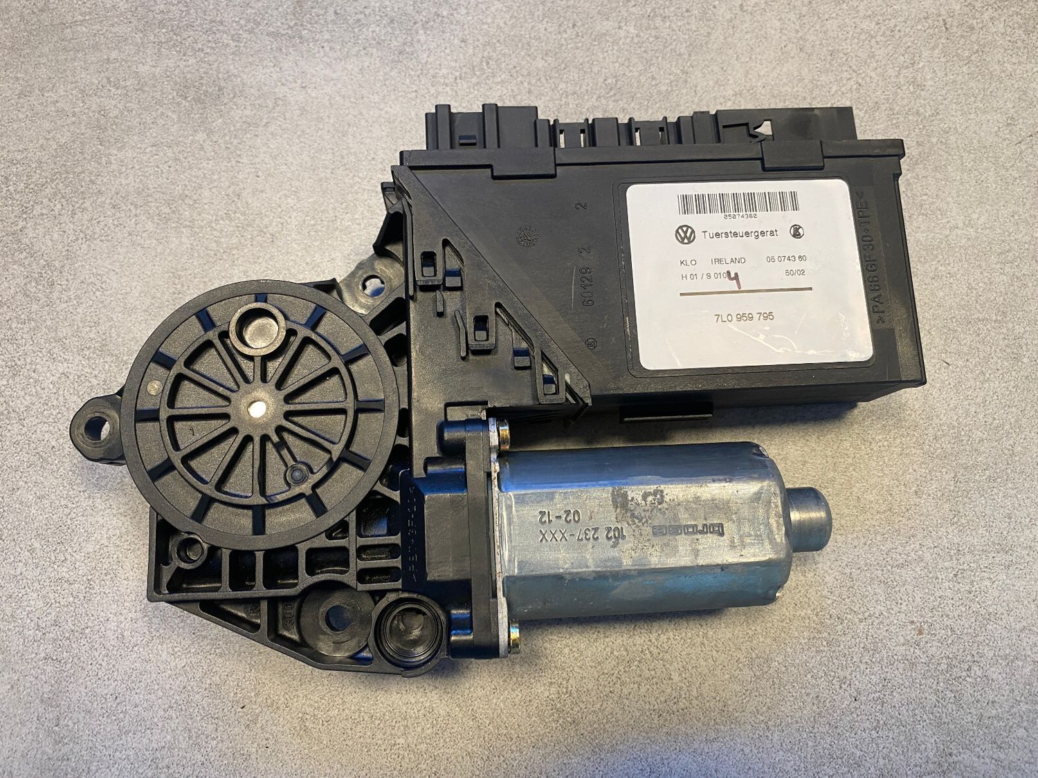 VW Touareg GENUINE Left Rear Power Window Motor 7L0959795