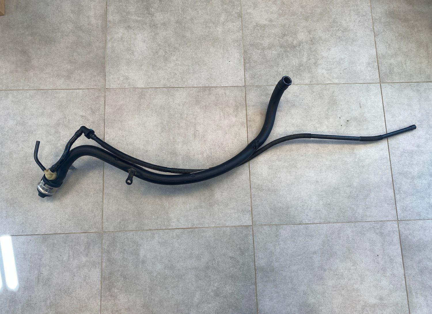 GENUINE BMW X5 E70 F15 X6 E71 F16 Plastic filler pipe 16117186702