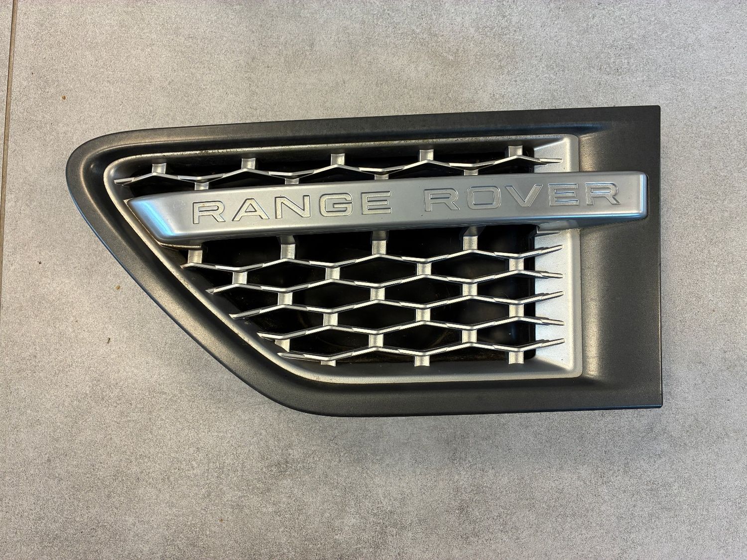 GENUINE Land Rover Range Rover Sport L320 Front Left Wing Fender Grille