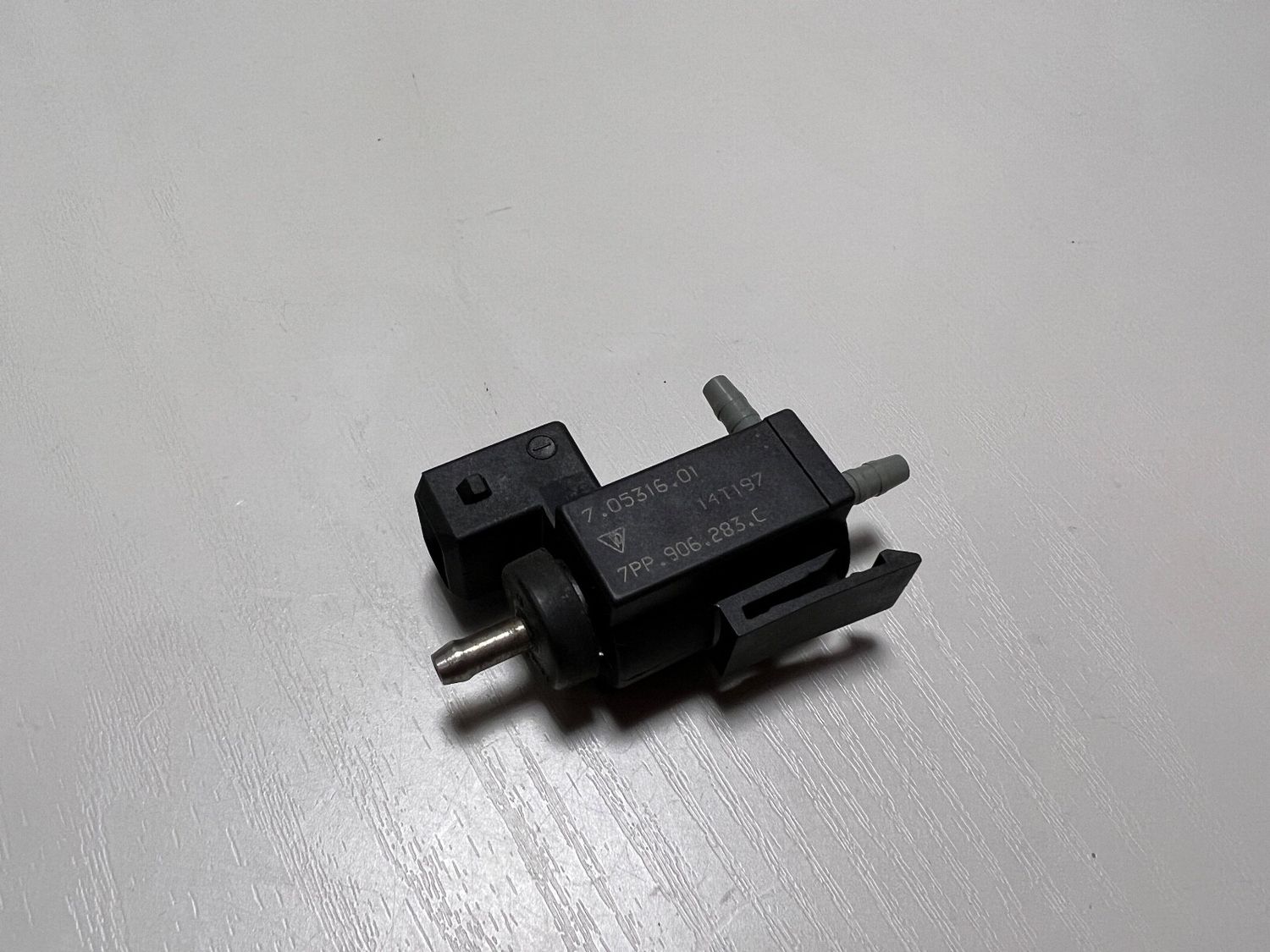 Porsche 911 991 Cayenne 958 GENUINE Vacuum Valve Solenoid 7PP906283С