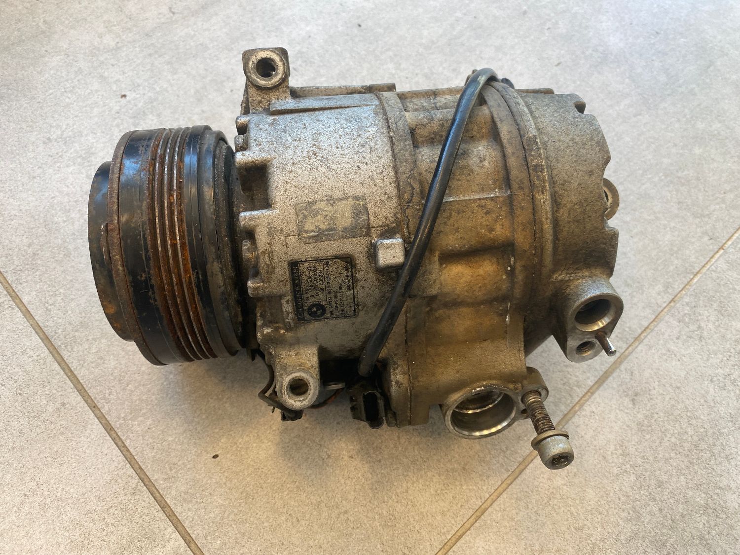 GENUINE BMW X5 E70 X6 E71 Air conditioning compressor 64529195971