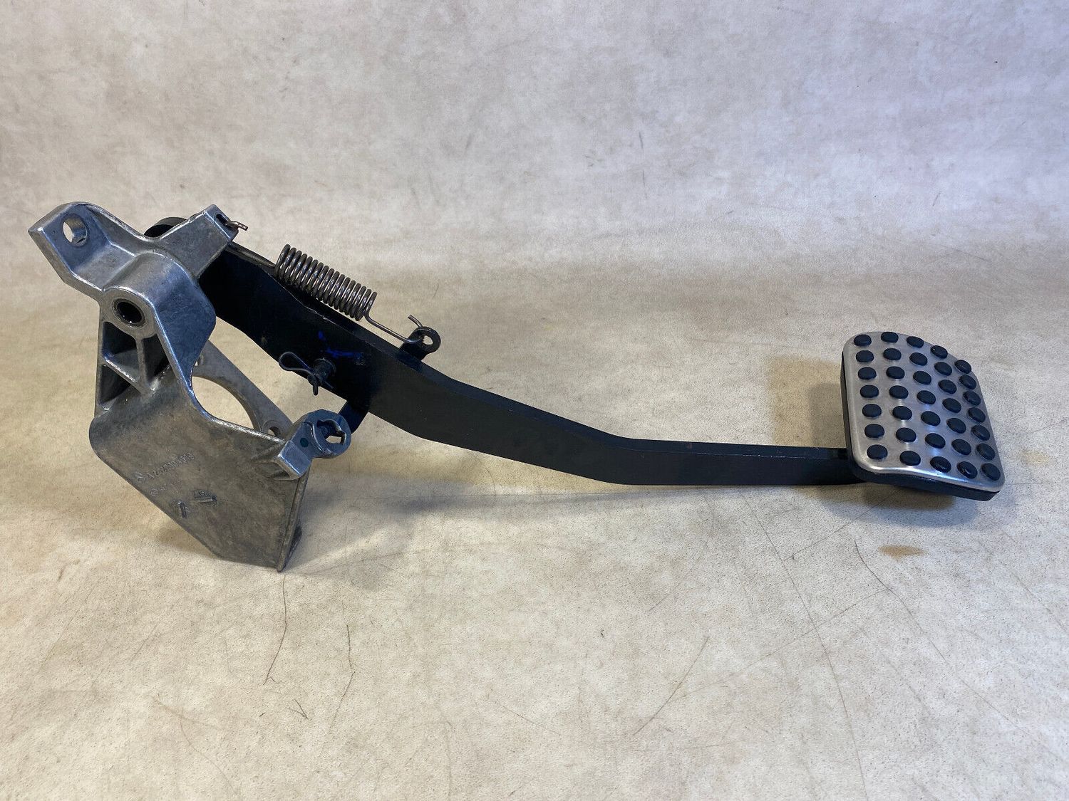 Mercedes G class W463 GENUINE BRAKE PEDAL With Bracket A4632904901