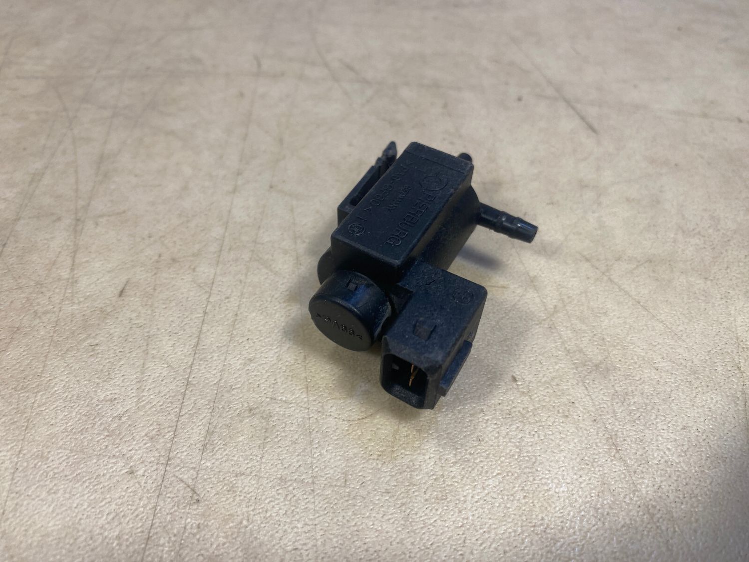 Genuine BMW X5 E70 X6 E71 Vacuum Control Solenoid Valve 11747810831