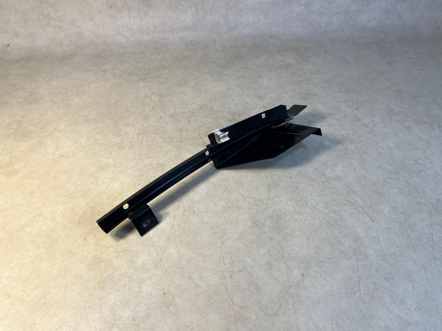 GENUINE BMW 7 Series E23 Window Guide rear rail For RIGHT Front Door 51321848682