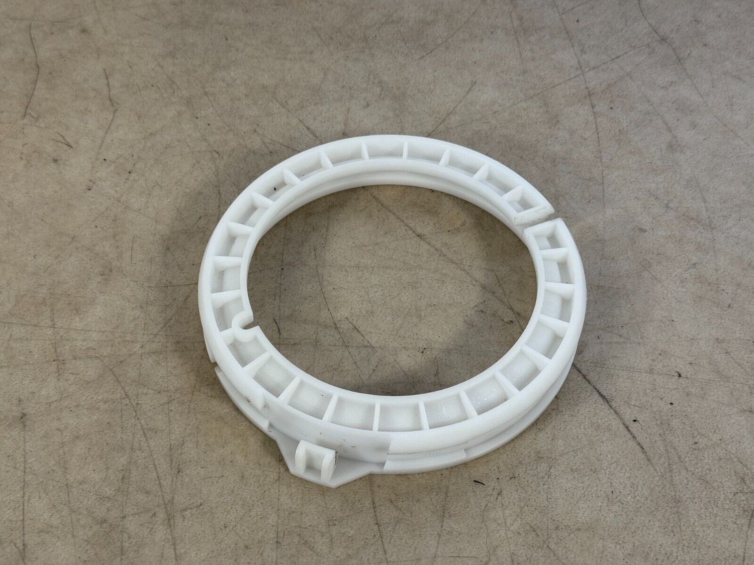 BMW 1 3 X1 X5 X6 E81 E87 E90 E92 E84 E70 F15 E71 F15 Retainer Tank pump nut
