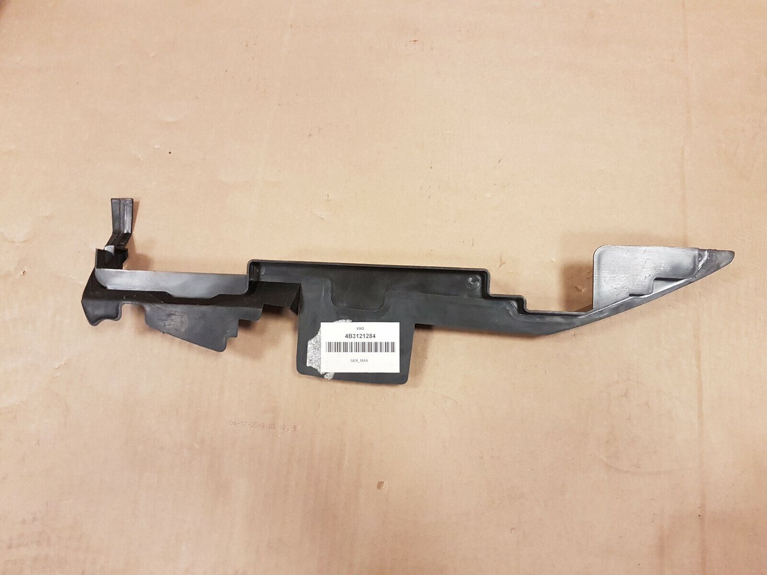 GENUINE AUDI A6 C5 4.2 - RADIATOR AIR GUIDE SHROUD - PASSENGER SIDE 4B3121284