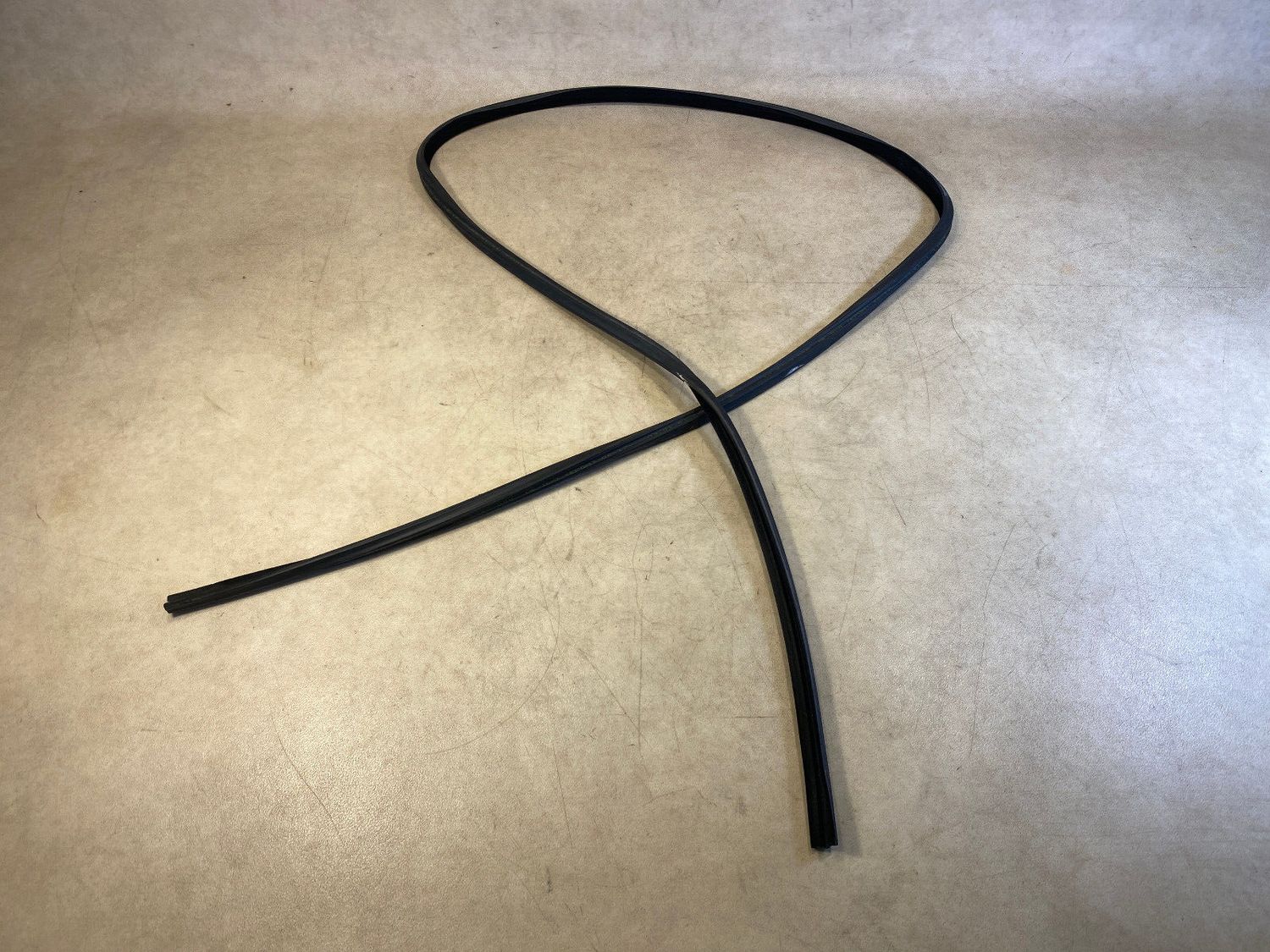 Mercedes G class W463 GENUINE Rear Left or Right Door Sealing cord A4637250198