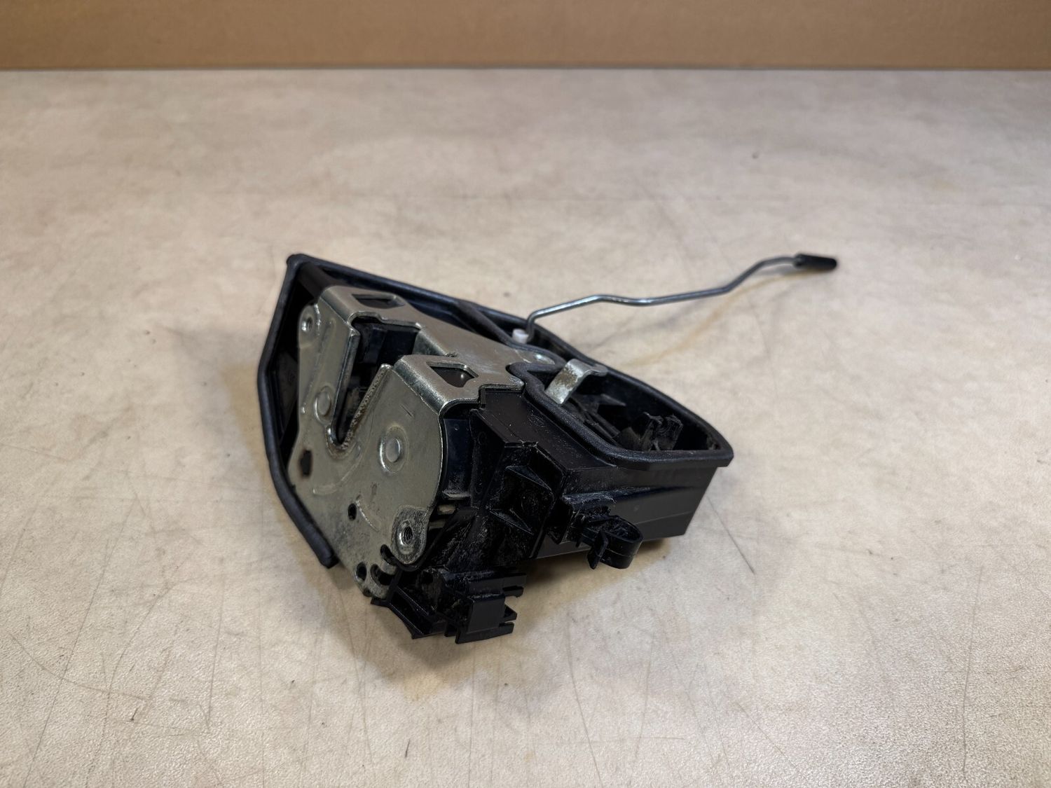 BMW X5 E70 5 F10 7 F01 System latch LEFT Front door lock control 51217202143