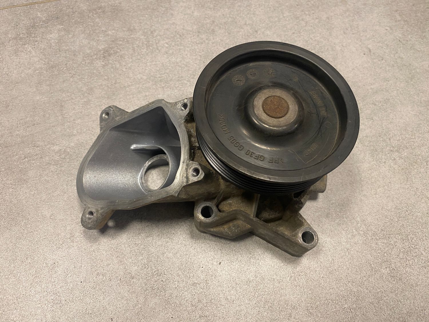GENUINE BMW X5 E70 X6 E71 Exchange coolant pump, mechanical 11517805810
