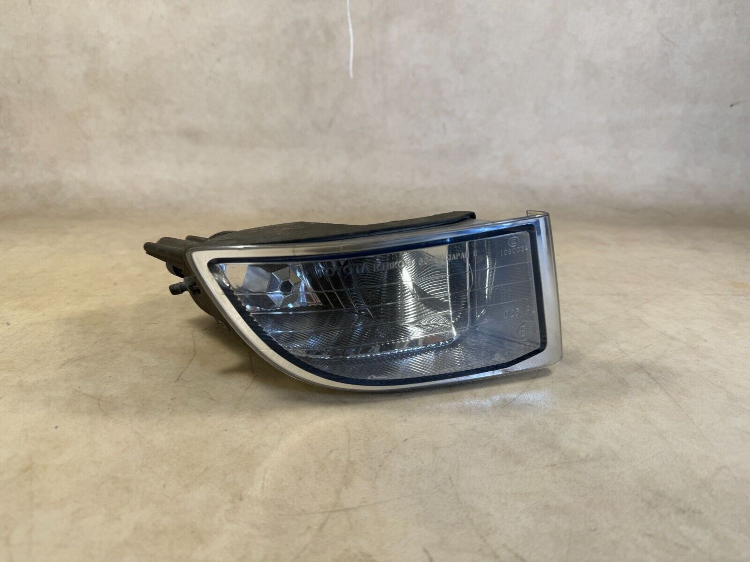 Genuine Toyota Land Cruiser FJ120 Prado 2003-2009 FRONT RIGHT FOG LIGHT