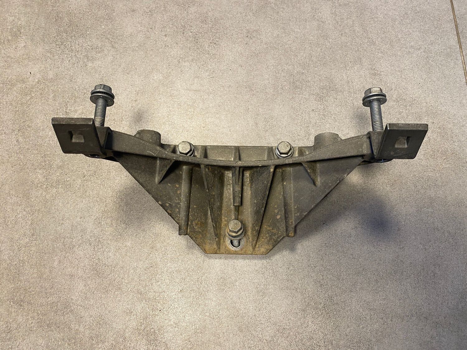 OEM BMW X5 X6 series E70 E71 F15 F16 Engine Holder 51717137238