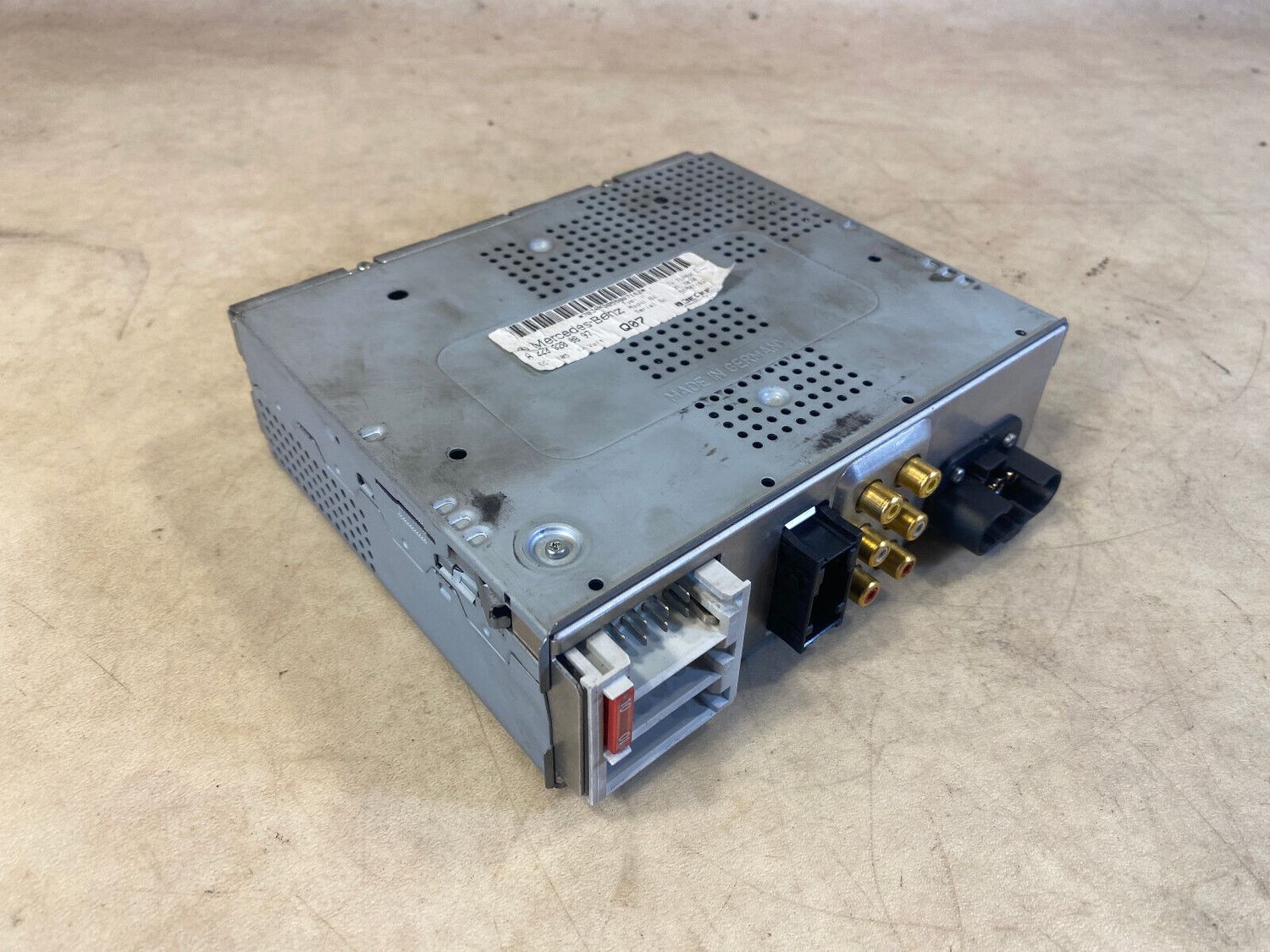 Mercedes G Class W463 TV Tuner Amplifier Control Unit A2208200897 BECKER