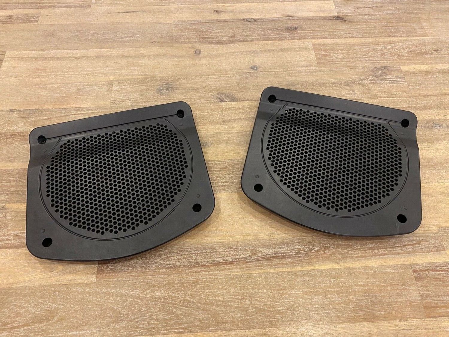 BMW 5 F10 F11 F18 GENUINE Central Woofer Trim Covers SET x2 psc 65139187783