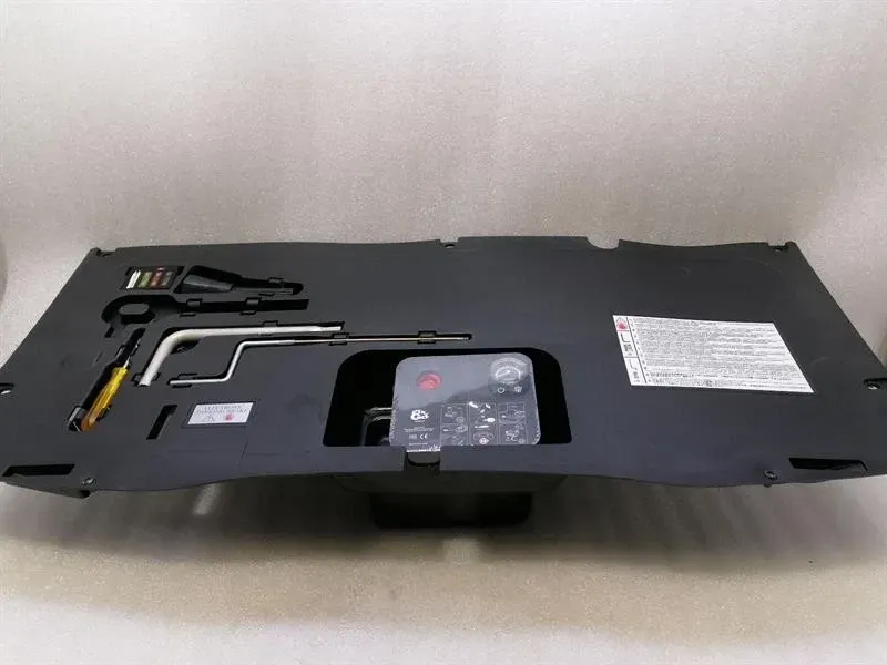 Ferrari GTC4 Lusso F151M Tool Kit 331014 Tool Kit -