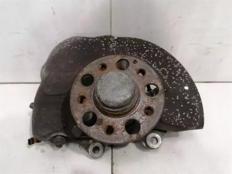 Mercedes E63 AMG W212 Left Front Hub A123300120 Wheel Bearing Housing Front Left