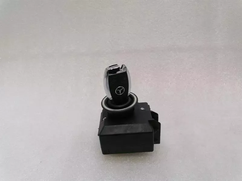 Mercedes C Class W204 Electronic Module A2079057101 Control Unit EZS + KEY