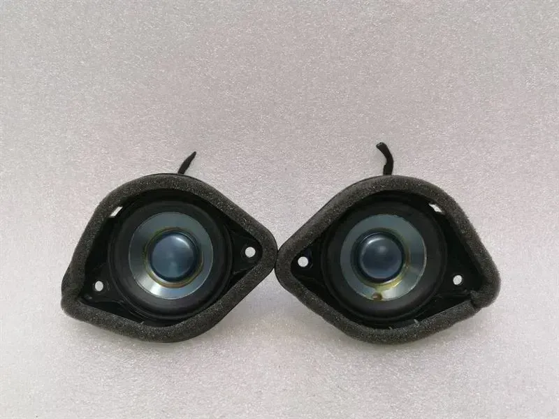 Mercedes ML W164 Speaker Set Of 2 A1648201502 Speaker Set