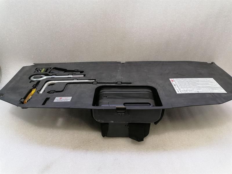 Ferrari F12 BERLINETTA F152 SAVER KIT 293830 jack
