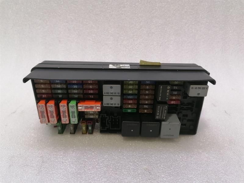 Mercedes ML W164 Fuse Box A1645403072 Fuse Box