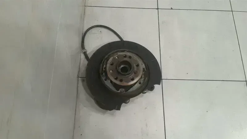 Mercedes R63 AMG W251 Right Rear Hub A1643501208 Wheel Bearing Housing Rear Right