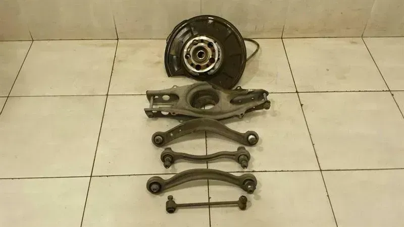 Mercedes W212 Left Rear Hub A2123502108 Wheel Bearing Housing Rear Left Set AMG