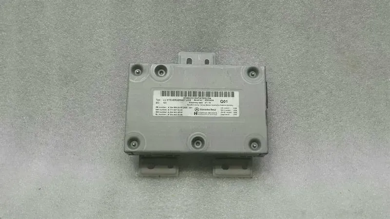 Mercedes C Class W204 Multimedia Interface Module A2049000300 iPod Control Unit