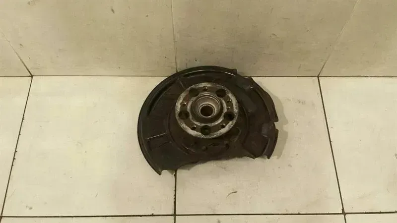 Mercedes CLS63 AMG W219 Left Rear Hub A2113504508 Wheel Bearing Housing Rear Left