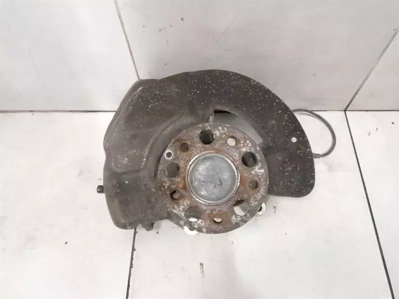 Mercedes E63 AMG W212 Left Front Hub A123300120 Wheel Bearing Housing Front Left