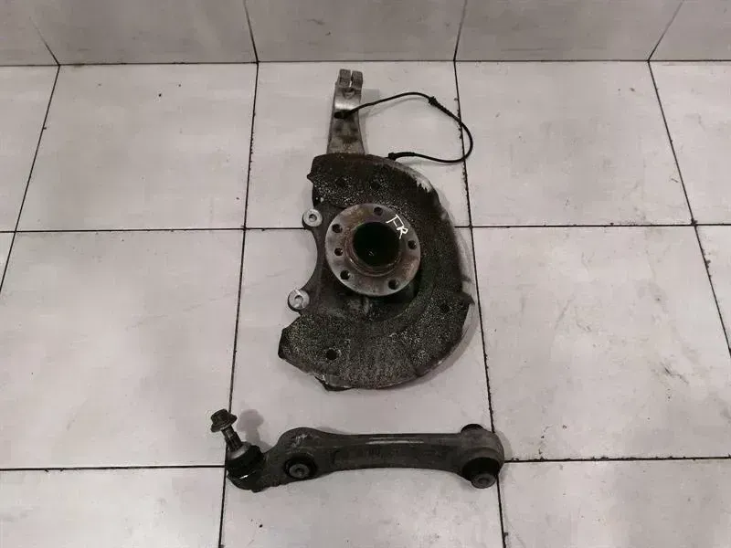 BMW 7 Series F02 F01 Right Front Hub 31216775768 Wheel Bearing Housing Front Right