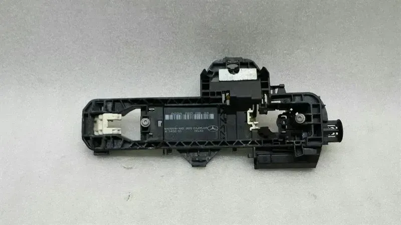 Mercedes C Class W204 RRH Door Inner Handle A2047600834 Interior Door Handle Carrier