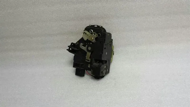 Audi S6 C5 RHD Front Right Door Lock 4B2837016A Right Handlebar