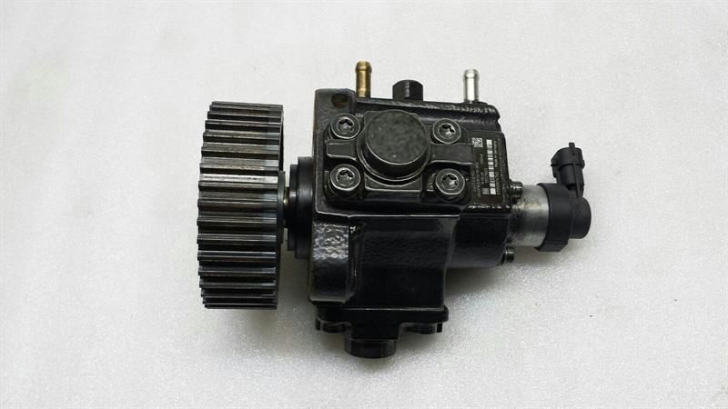 Vauxhall Insignia Astra High Pressure Fuel Pump 55571005 High Pressure Pump 2.0 CDTI