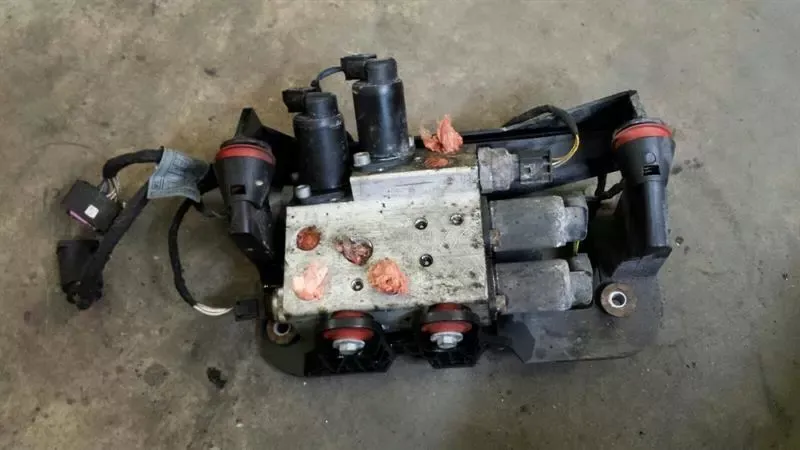 BMW 7 Series E65 E66 37206758704 Dynamic Drive Valve Dynamic Drive Control Unit