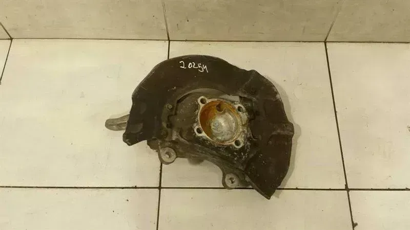 BMW 5 Series E60 M5 Right Front Hub 31212282880 Wheel Bearing Housing Front Right