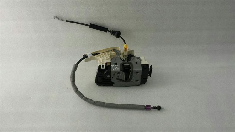 Mercedes C Class W204 door lock front right A2047201635 door lock front