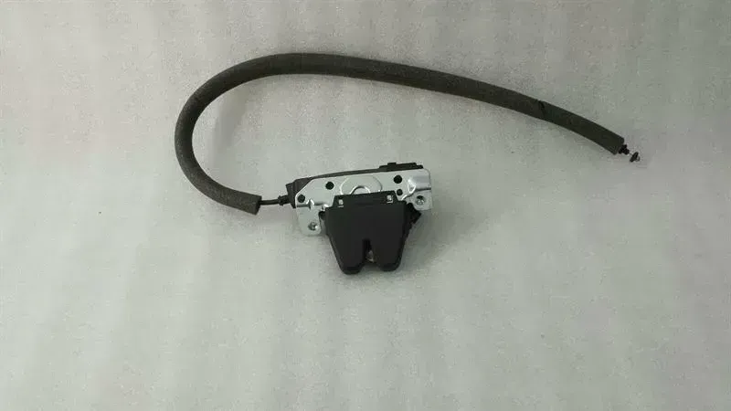 Mercedes C-Class W204 Boot Lock A2047500185 Tailgate Lock